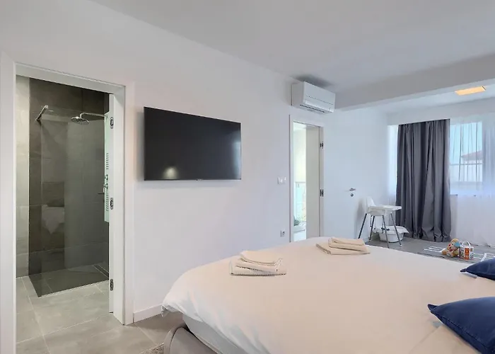 Elena Rovinj * Burići