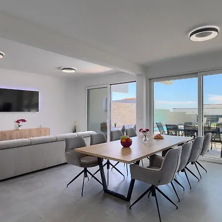 Elena Holiday home Burici